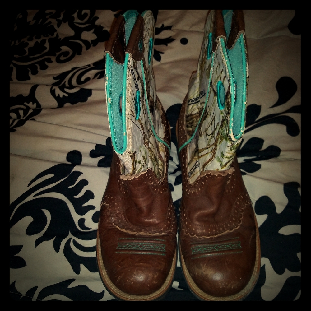 Ariat size 10b womens